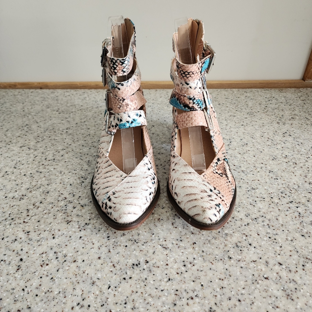 ARIDER Girl Multicolor Strappy Heeled Bootie Size 11
